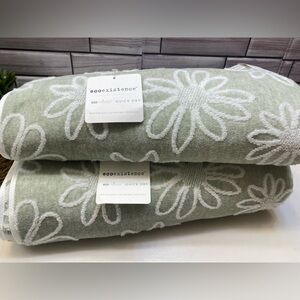 ecoexistence❤️Soft Touch Light Green/White Floral (2) Bath towels NWT